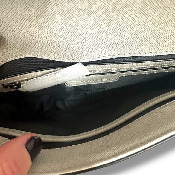 Calvin Klein NWT Dove Grey Finley Saffiano Flap Sleek Classy Crossbody Bag - Picture 10 of 12